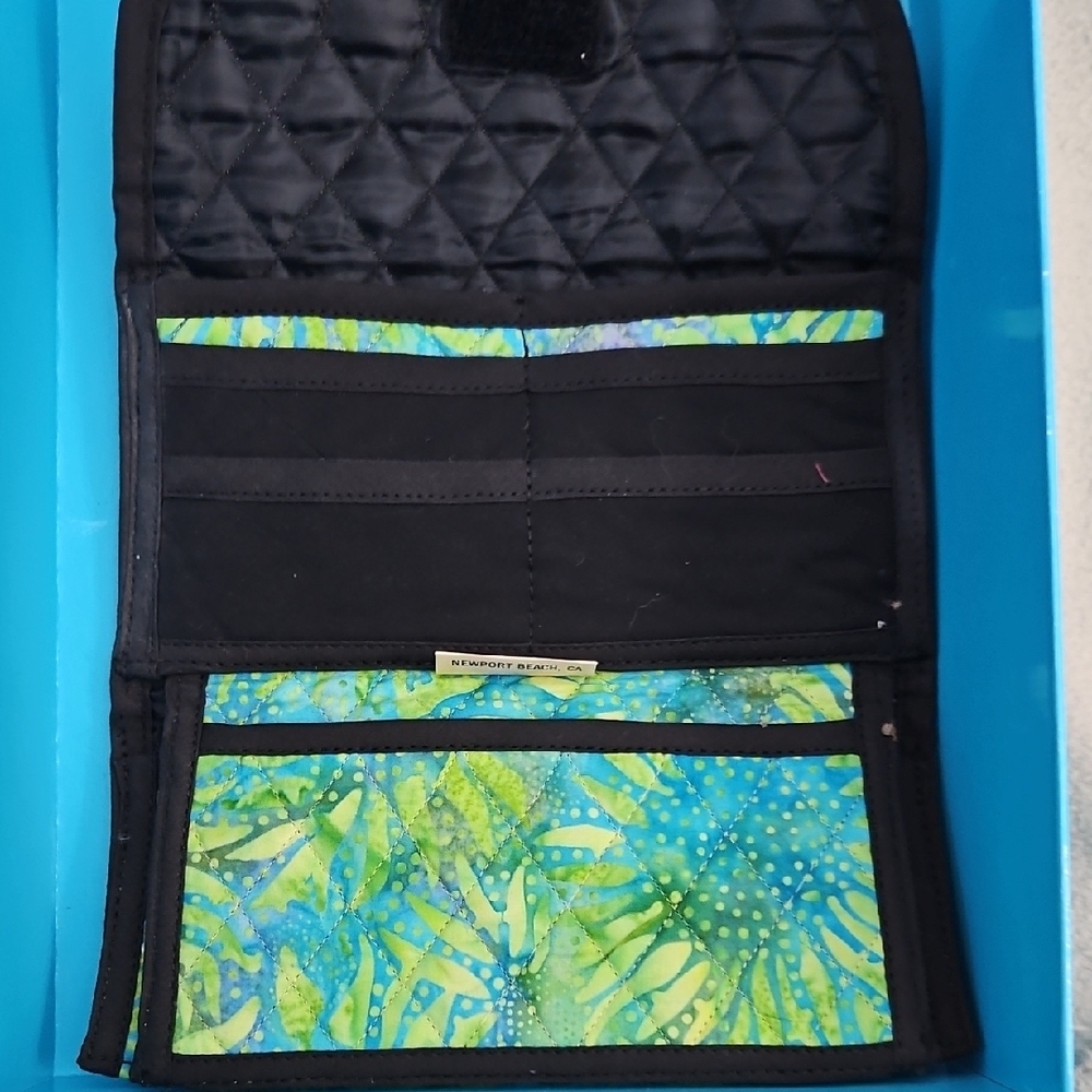 Colorful Leaf Pattern Wallet - Picture 3 of 6
